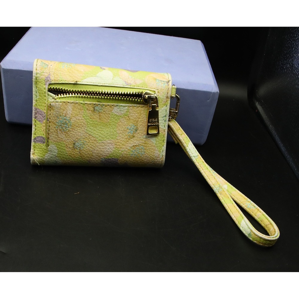 Steve Madden Floral Print Trifold Wallet Wristlet with ID Window - Picture 2 of 8